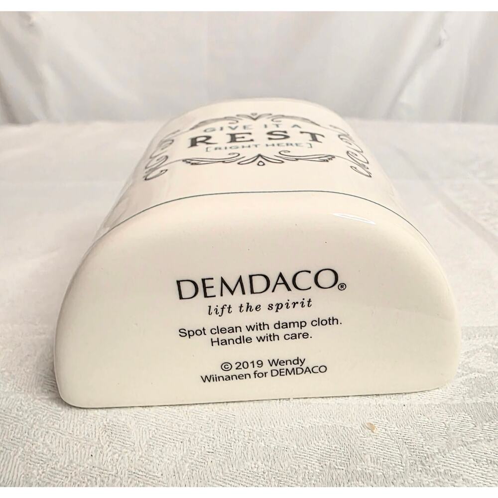 Demdaco Magnetic Crock Wall Pocket "Give it a Rest" 2019 Ceramic 5 1/2" x 3 1/2" - Picture 4 of 6